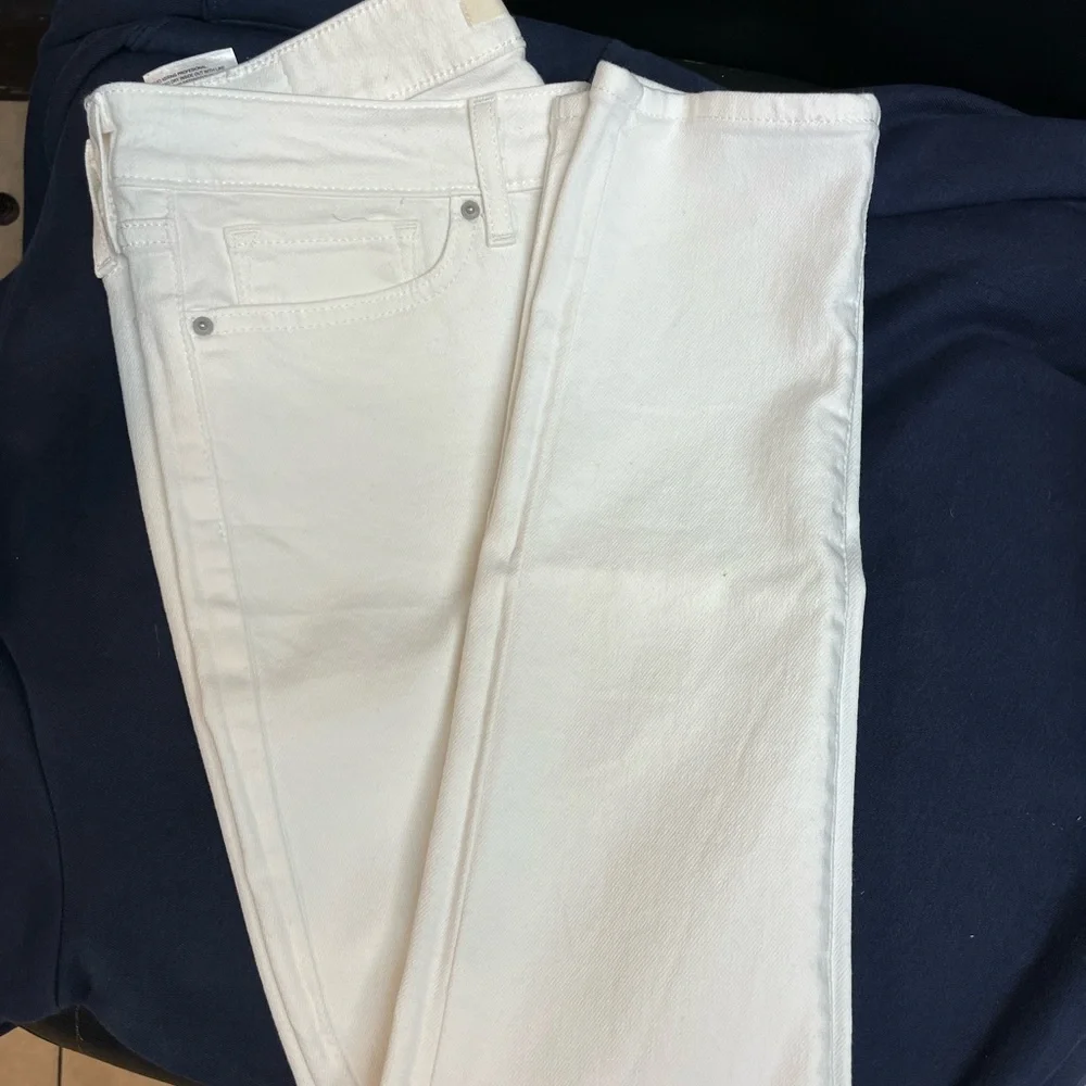 Levis - Picture 2 of 3